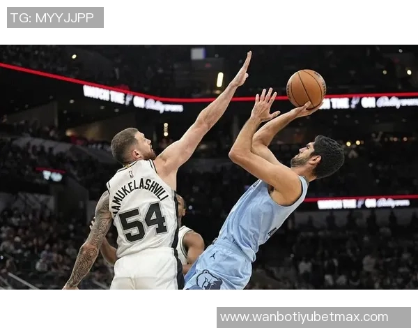 灰熊篮板优势明显却频频失手惨遭马刺逆转失利